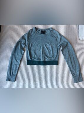 MyProtein Cropped Long-Sleeve Active Top in Heather Teal